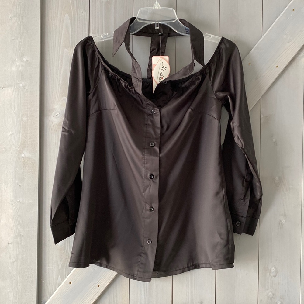 Kinikiss black shirt